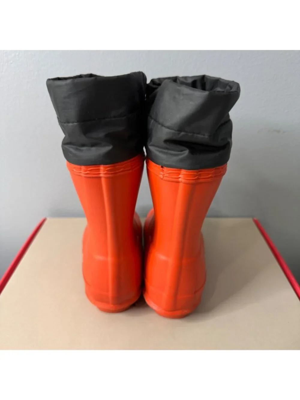 HUNTER orange boots with quilted cuff lining size 10B/11G